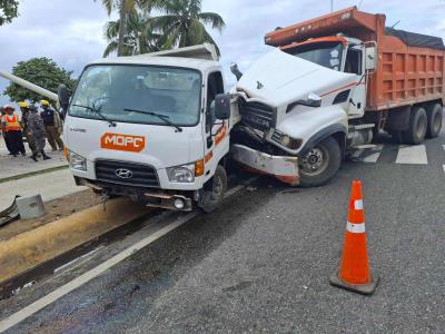 Colaboradores de Obras Públicas envueltos en accidente están bien