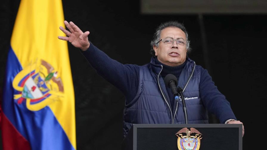Colombia incrementará un 25 % los aranceles a productos importados desde EE.UU. por orden de Petro.