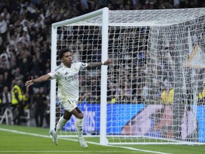 Con nuevo entrenador, Valencia enfrenta al Real Madrid