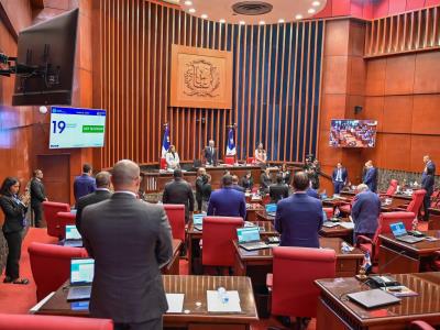 Conozca a los senadores ausentes de las sesiones