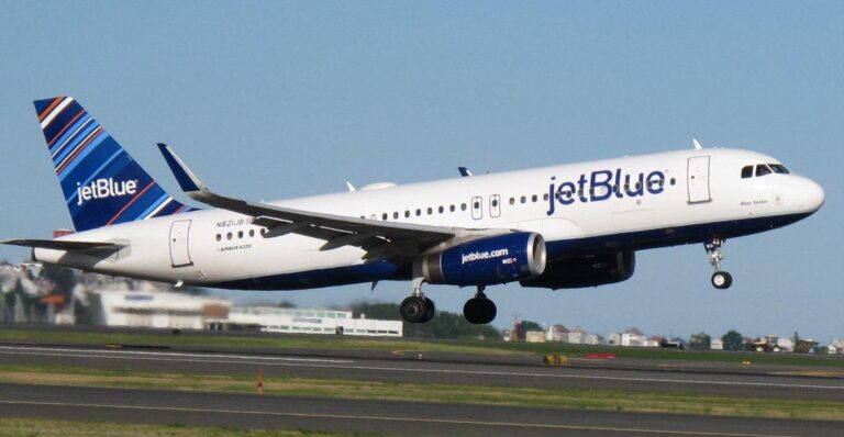 Dominicano y haitiano jóvenes hallados muertos en tren de avión de JetBlue