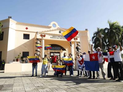 Edmundo González Urrutia también fue recibido por venezolanos en RD