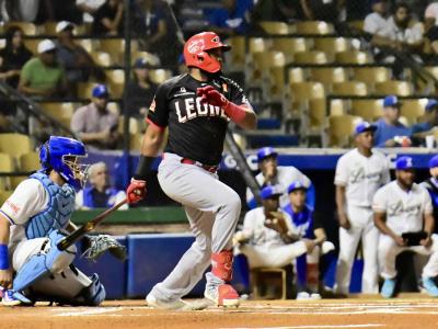 El Escogido pasó como un rodillo sobre el Licey y se aleja en segundo