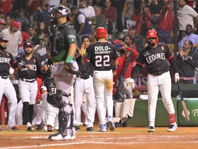 Escogido derrota a Estrellas 10-6 para su tercer triunfo corrido