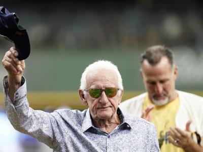 Falleció Bob Uecker, locutor de los Cerveceros y `Mr. Baseball`.