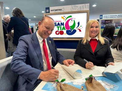 Firman acuerdo en Fitur 2025 para atraer turistas Santiago