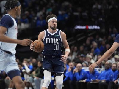 Klay Thompson anota 7 triples en el primer cuarto y Mavs ganan