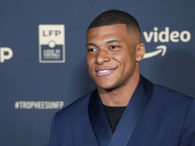 Kylian Mbappé celebra su primera tripleta con el Real Madrid