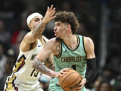 LaMelo Ball anota 25 puntos y Hornets vencen