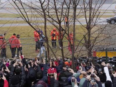 Lewis Hamilton conduce un Ferrari F1 por primera vez