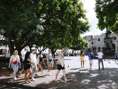 Llegada de visitantes: Hasta 350,000 turistas viajaron a RD en 2024