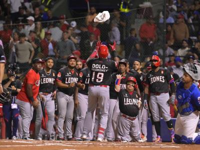 Los Leones del Escogido vapulean a César Valdez y vencen al Licey