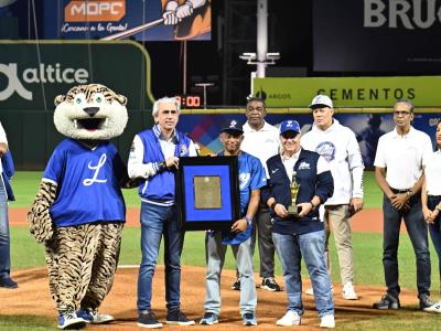 Los Tigres del Licey rinden homenaje a Luis Beltrán