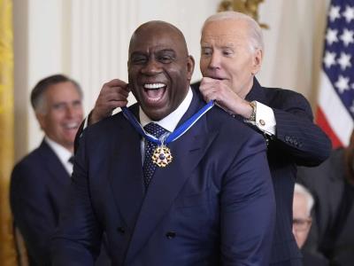 Magic Johnson y Messi reciben la Medalla de la Libertad