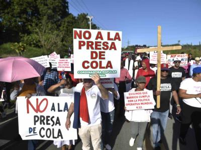 Marchas por la construcción de una presa de Barrick Pueblo Viejo