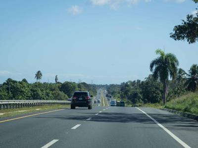 Ministro de Obras Públicas instruye no asfaltar calles con problemas