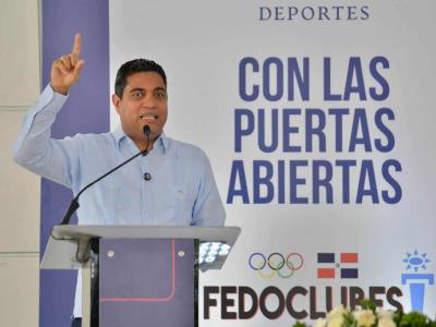 Ministro Kelvin Cruz anuncia inversión de 2 mil millones en obras