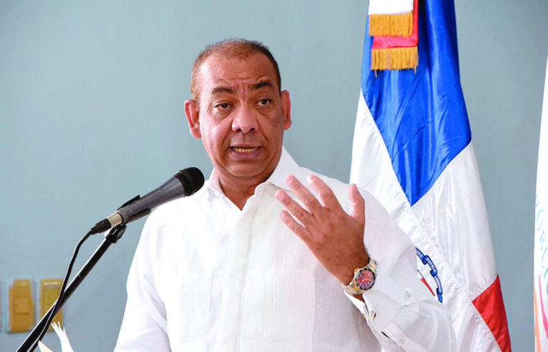 Obras Públicas niega la renuncia de Deligne Ascención como ministro