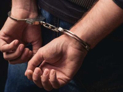 Policía apresa a tres personas en San Cristóbal y La Vega