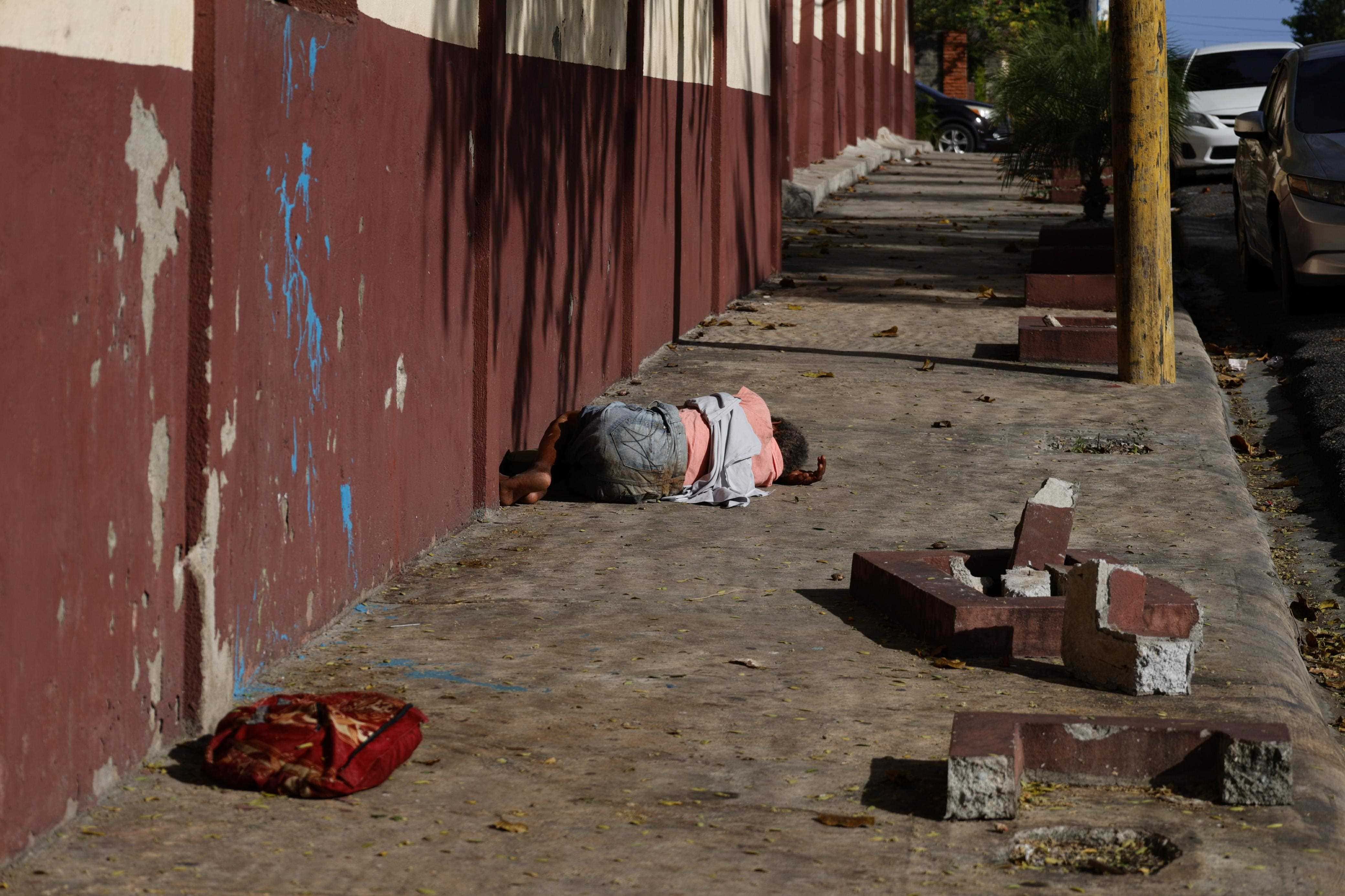 Indigente en los alrededores del Colegio San Francisco de Asis. 