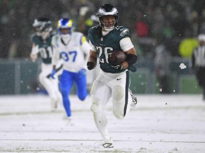 Saquon Barkley anota TDs de 78 y 62 yardas; Eagles ganan