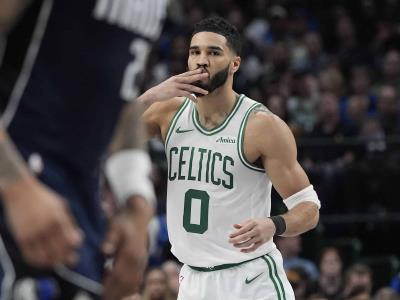 Tatum y White lideran a Boston Celtics en victoria contra Mavericks