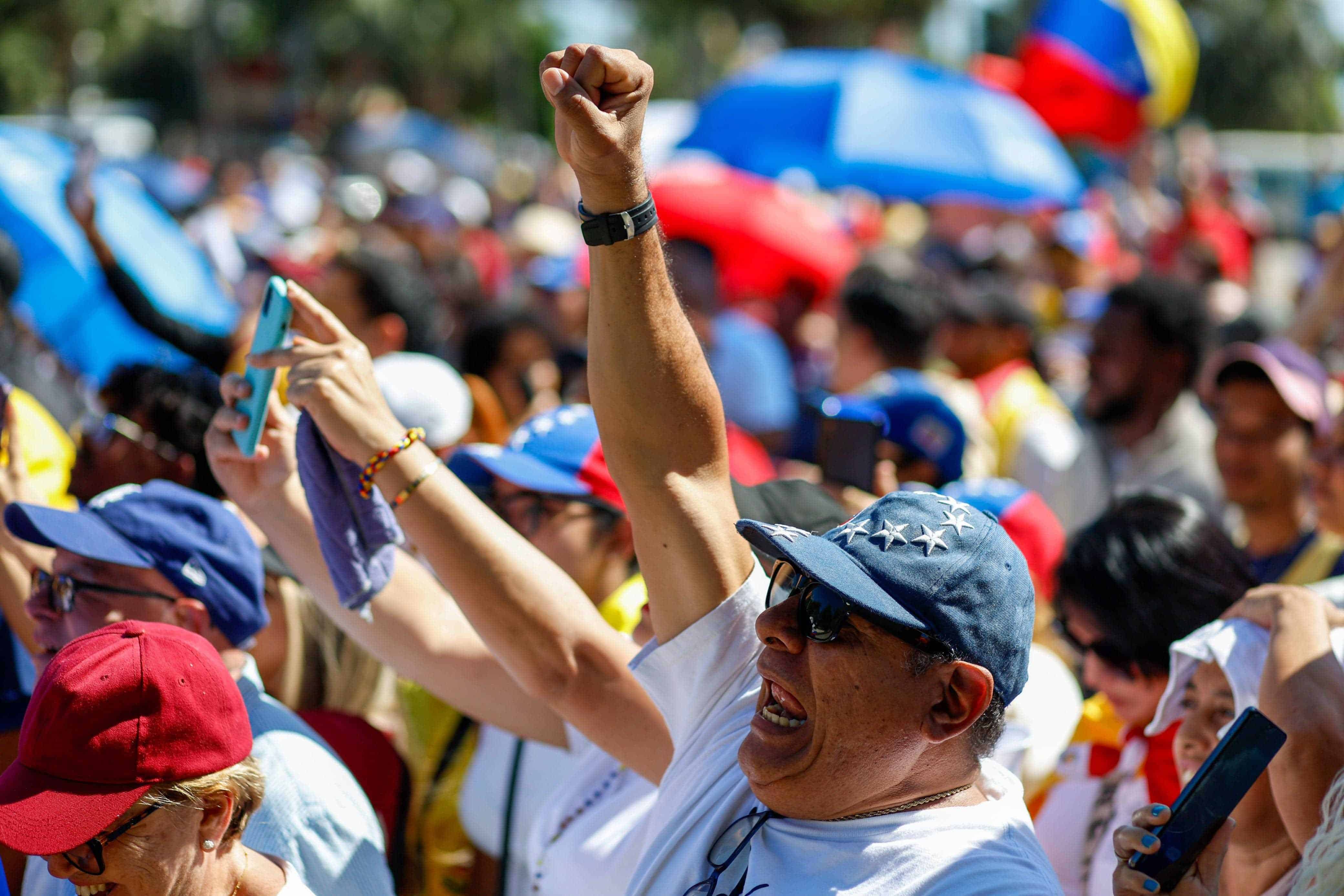 Ambiente en el Parque Eugenio María de Hostos, mientras los venezolanos claman libertad por su país.