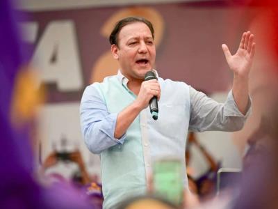 Abel Martínez se opone a asistencia médica gratis a indocumentados