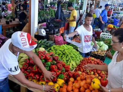 Abinader dice siempre vigilan aumento de la canasta básica alimentaria