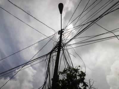 Abinader espera que acaben apagones y que población pague el servicio