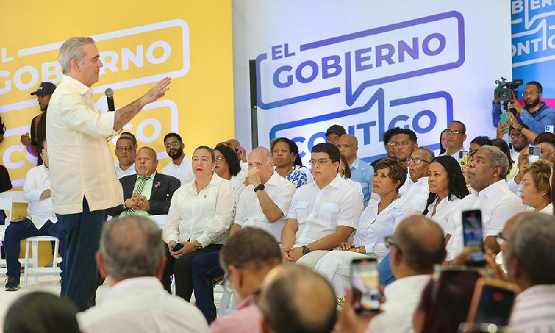 Abinader lanza programa El Gobierno Contigo