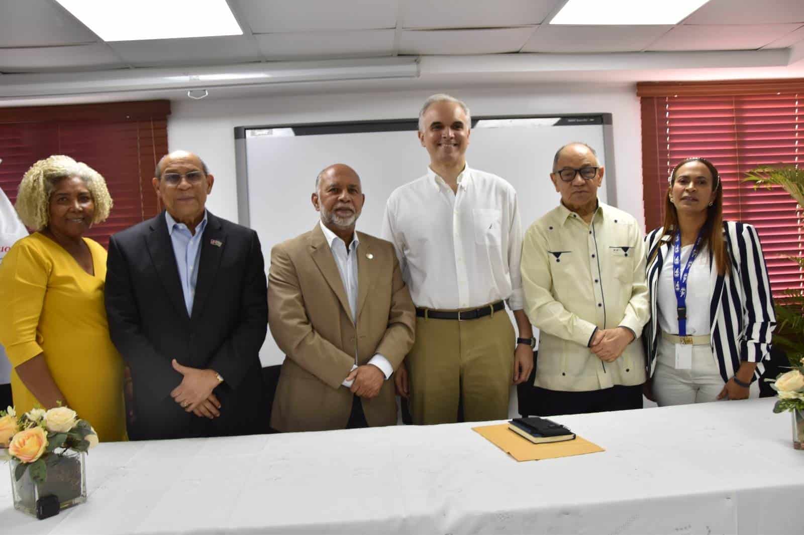 Representantes del sector sindical junto al ministro de Educación.