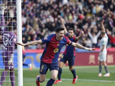 Barcelona vence al Alavés y se acerca al Real Madrid en la liga