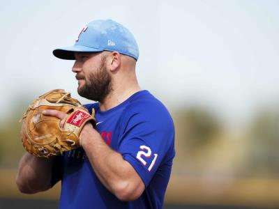 Burger pega su primer jonrón con los Rangers tras cirugía de su hija