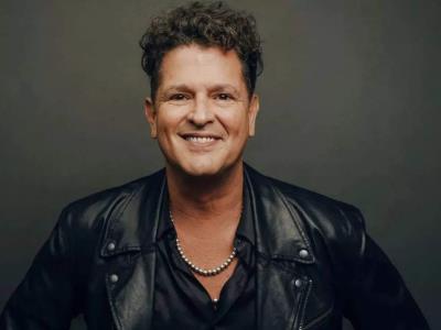 Carlos Vives homenajea al productor Manolo Díaz