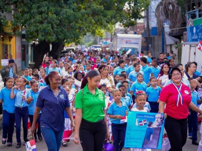 Clubes: Fundación y Club Mauricio Báez honran la Patria en el barrio