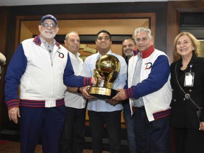 Deporte: Kelvin Cruz recibe a los campeones de la Serie del Caribe