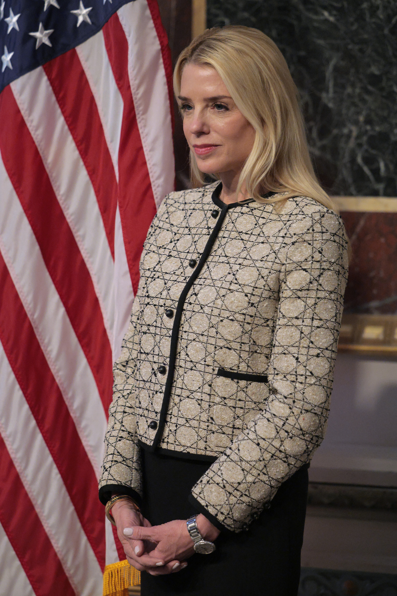 Fiscal Pam Bondi dará a conocer archivos de Jeffrey Epstein