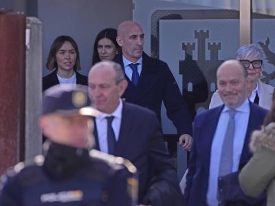 Fútbol: Rubiales afirma ante el juez que Hermoso consintió el beso