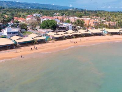 Gobierno entrega reconstruida plaza del Pueblo de Los Pescadores