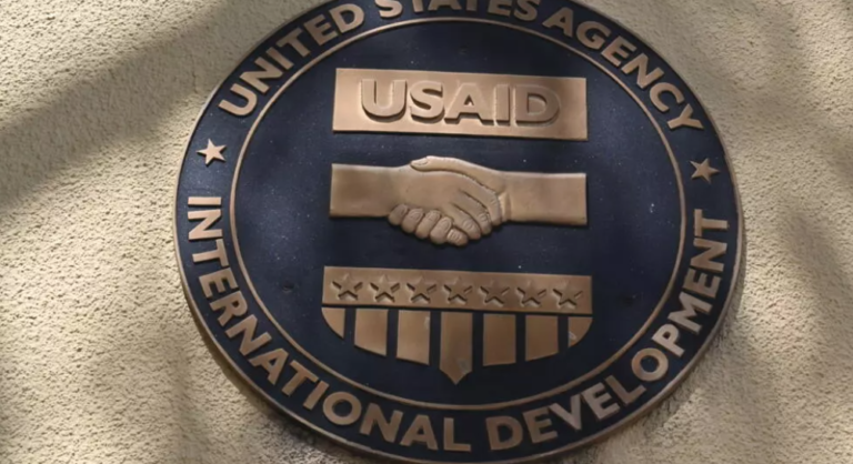Johnny Arredel se disculpa con periodistas a quienes acusó de recibir dinero de la Usaid