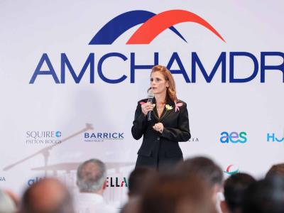 Ligia Bonetti exhorta a diversificar la economía para competir