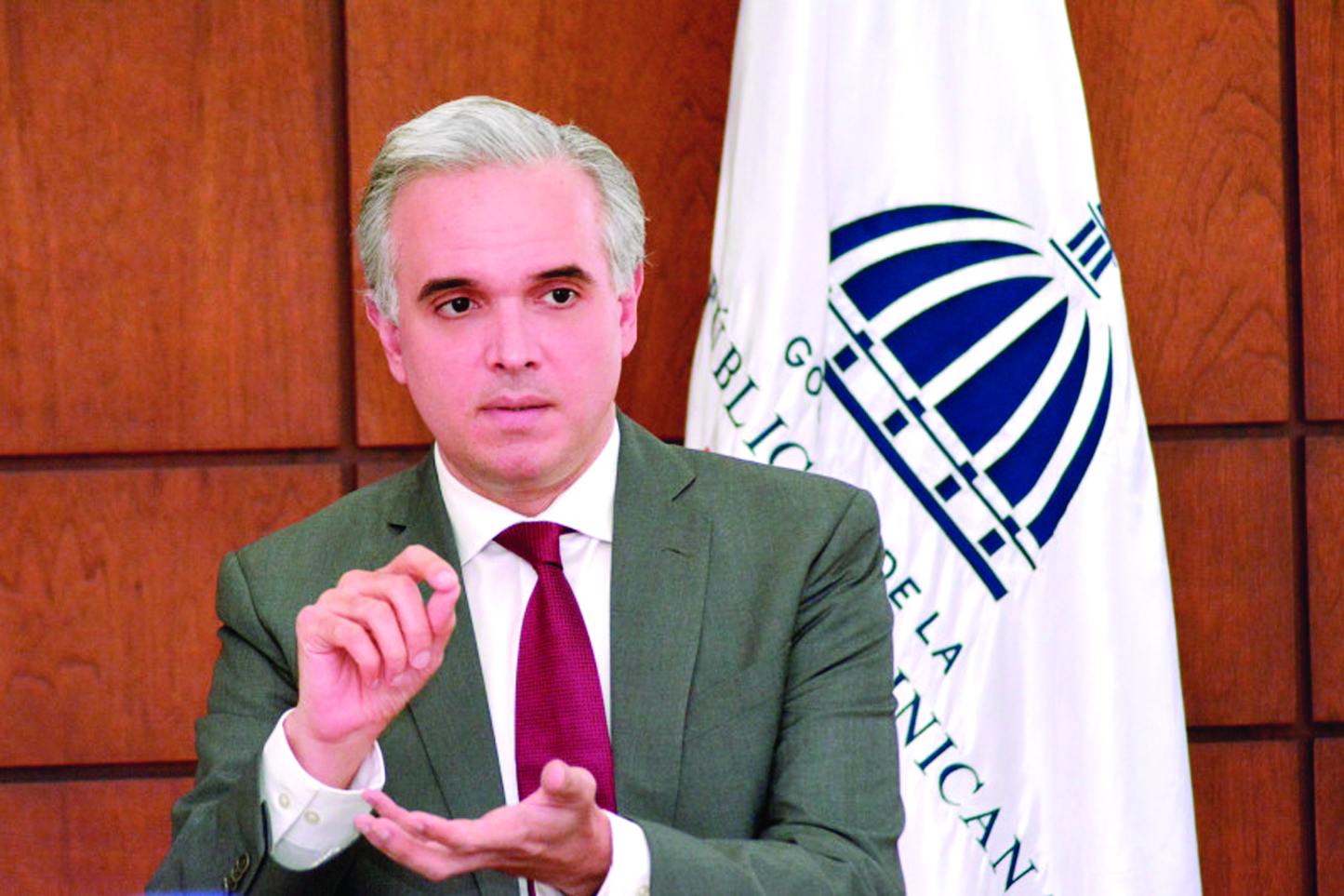Luis Miguel de Camps es nombrado ministro de Educación por decreto