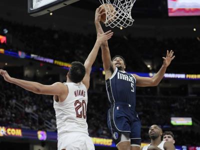 Mavs adquieren a Caleb Martin en canje que envía a Grimes a Sixers