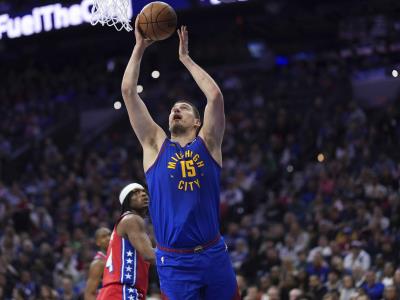 Nikola Jokic encesta triple decisivo a 39 segundos del final