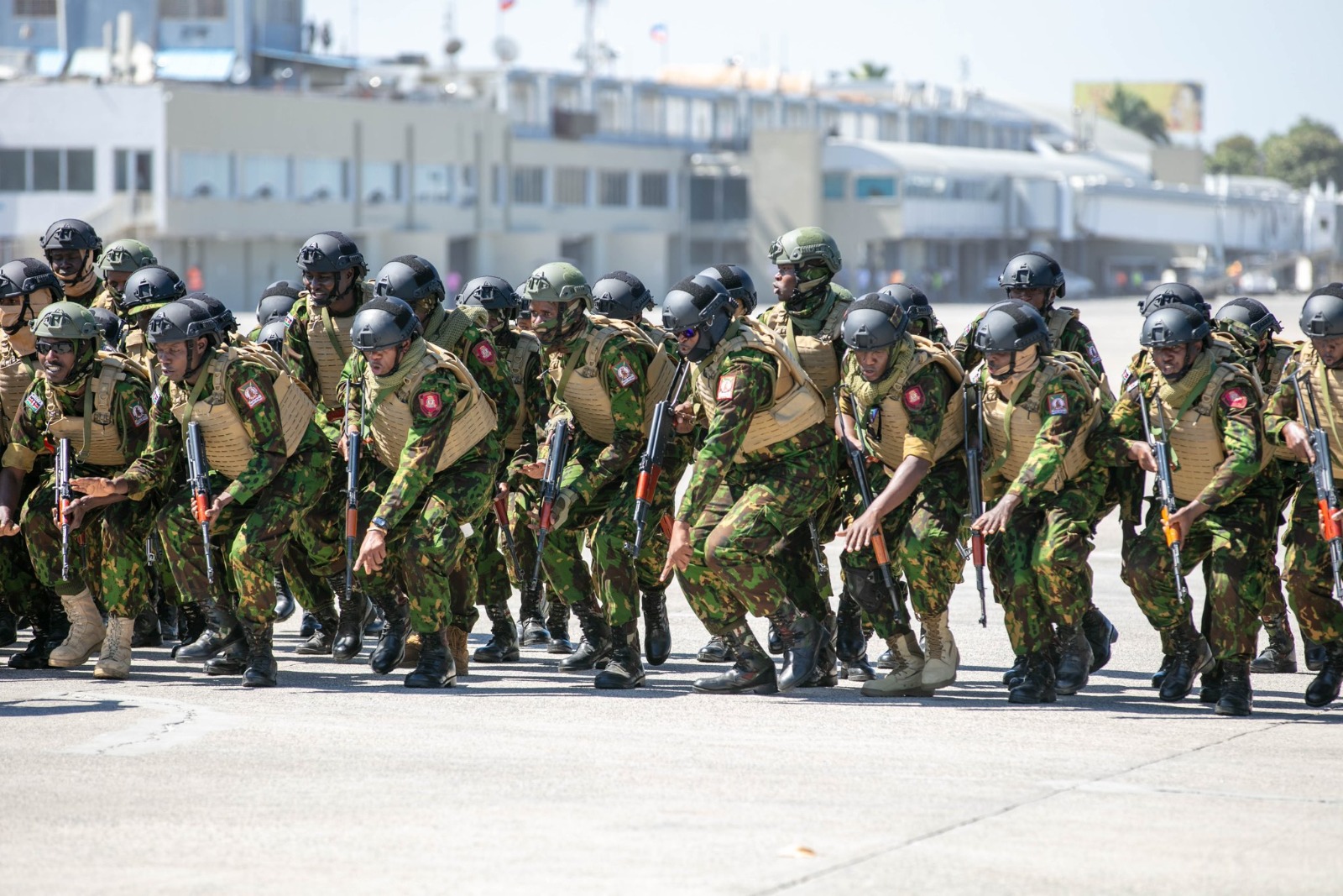 Nuevo contingente de policías kenianos llega a Haití para enfrentarse a las pandillas