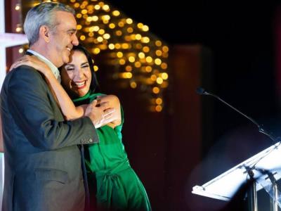 Presidente Luis Abinader dedica un mensaje de amor a Raquel Arbaje