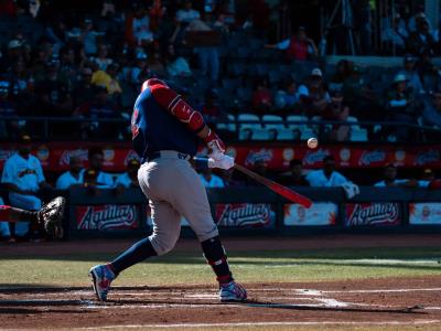 Robinson Canó empata con Bonifacio en hits en Serie del Caribe