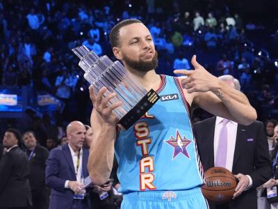 Stephen Curry es el Más Valioso del Juego de Estrellas en casa