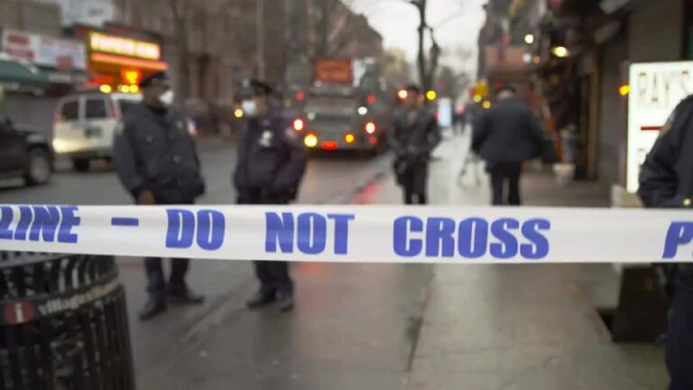 Un menor dominicano muere apuñalado en Queens